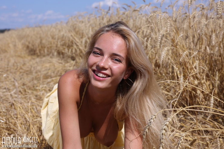Девочка Дня: в поле пшеничном 