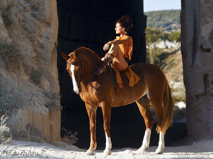 Фото сочной леди на лошади