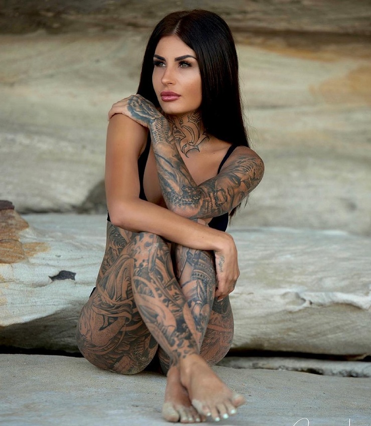 Откровенные снимки татуированных иностранок