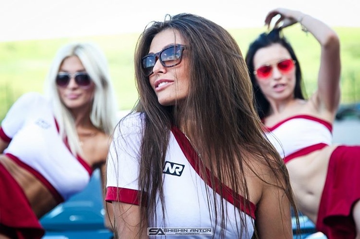 Valvoline Grid girls