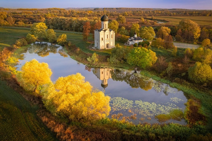 Храм Покрова на Нерли пейзаж