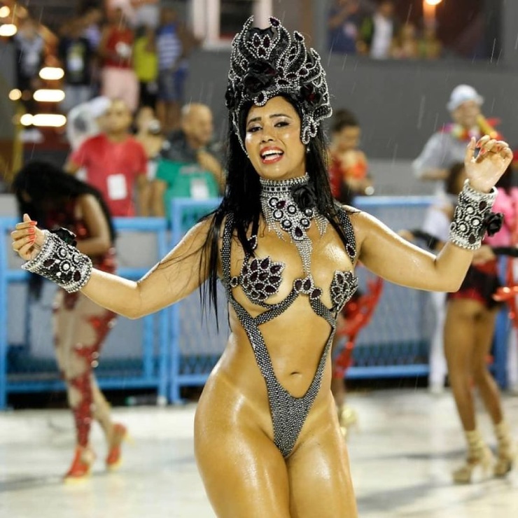 Бразильянки голые на карнавале