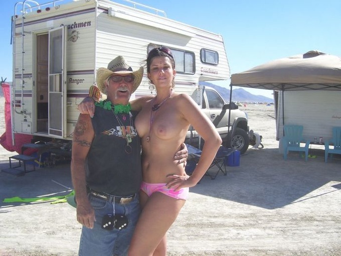 Голые девушки на фестивале Бернинг Мэн / Burning Man фото