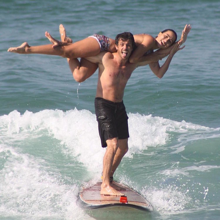 Тандем-сёрфинг - это популярный на Гавайях вид спорта