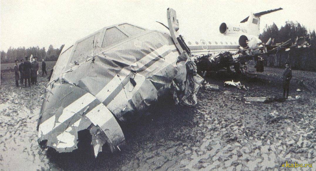Крушение як 42 в Свердловске. Катастрофа як-42 в Свердловске в 1990 году. АН-24 пассажирский самолёт катастрофа 1981.