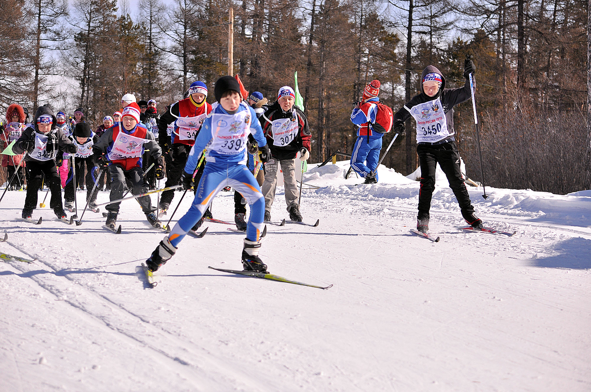 Зимние спортивные мероприятия. Лыжники школьники. Спортивная зима мероприятия. Школьник на лыжне. Фото лыжников школьников.