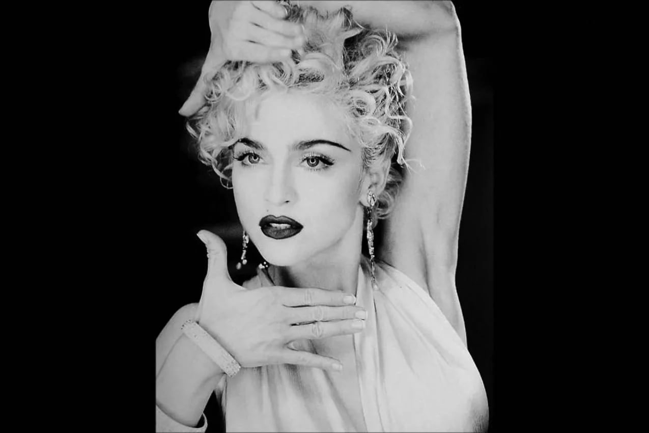 Vogue песня. Madonna 1990. Мадонна Вог. Мадонна портрет певица. Мадонна певица 1999.