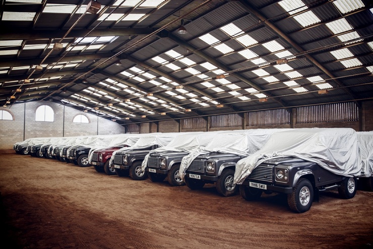 Британец купил 200 Land Rover Defenders в 2015 году за £35 000 и теперь продает их за £220 000 (15 фото,видео)