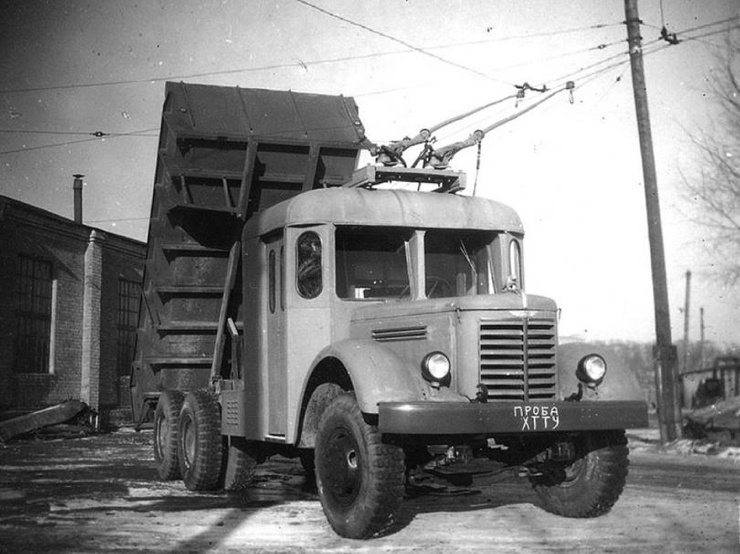 «По троллейбусным сетям»: уникальные грузовики СССР на электротяге
