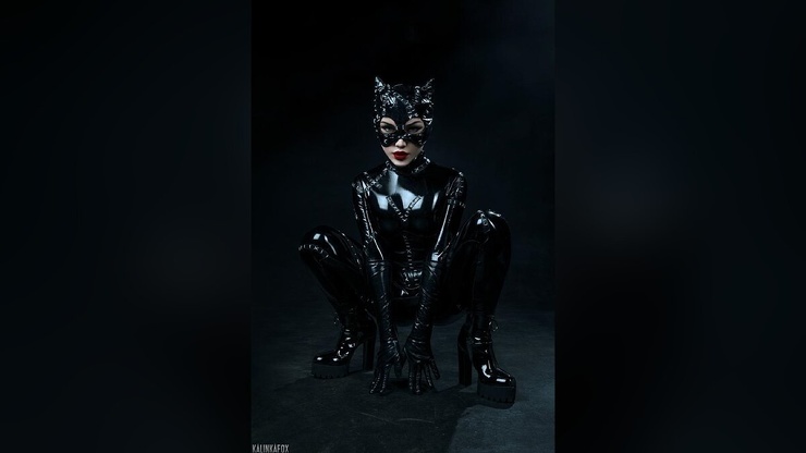 Самый горячий косплей на женщину-кошку в кожаных костюмах и нижнем белье