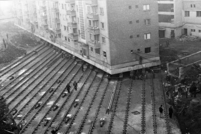 В СССР дома перевозили вместе с жильцами, пока те спали! Вот как это было