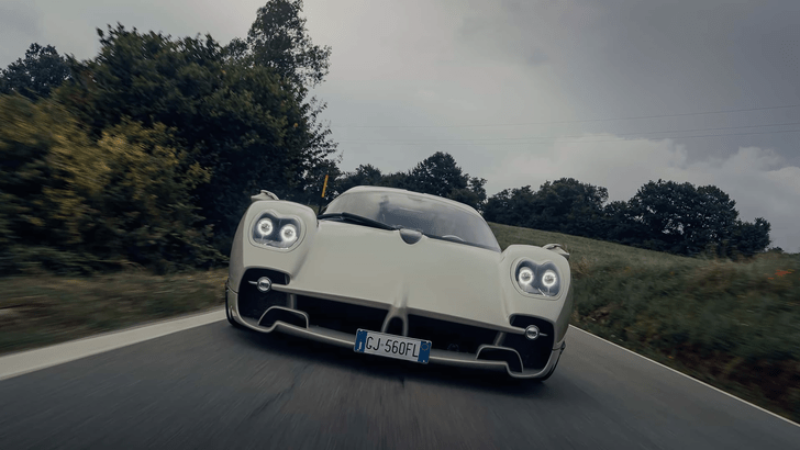 Гиперкар как произведение искусства: Pagani Utopia показали вживую