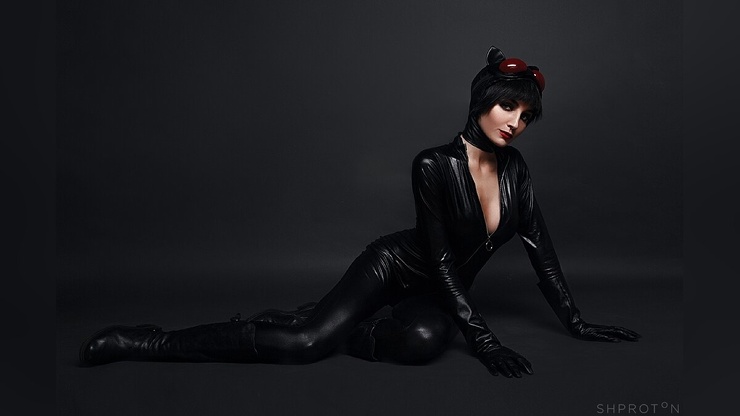 Самый горячий косплей на женщину-кошку в кожаных костюмах и нижнем белье