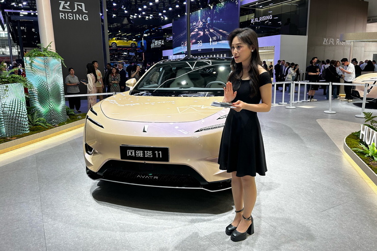 Девушки и автомобили: самые яркие персонажи Пекинского автосалона