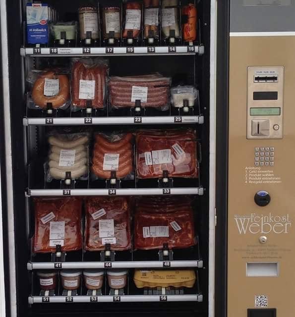 17 торговых автоматов, которые вышли на новый уровень и готовы предлагать людям больше, чем просто шоколадки (19 фото)