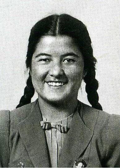 Мамлакат Нахангова: за что сам Сталин наградил таджикскую девочку с косичками и в тюбетейке