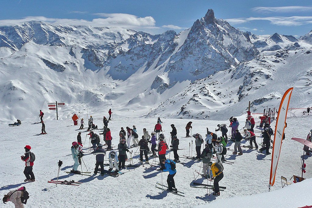 Французский горнолыжный курорт. Куршевель Альпы Франция. Куршевель горнолыжный курорт. Альпы Куршевель. Горнолыжка Куршавель.