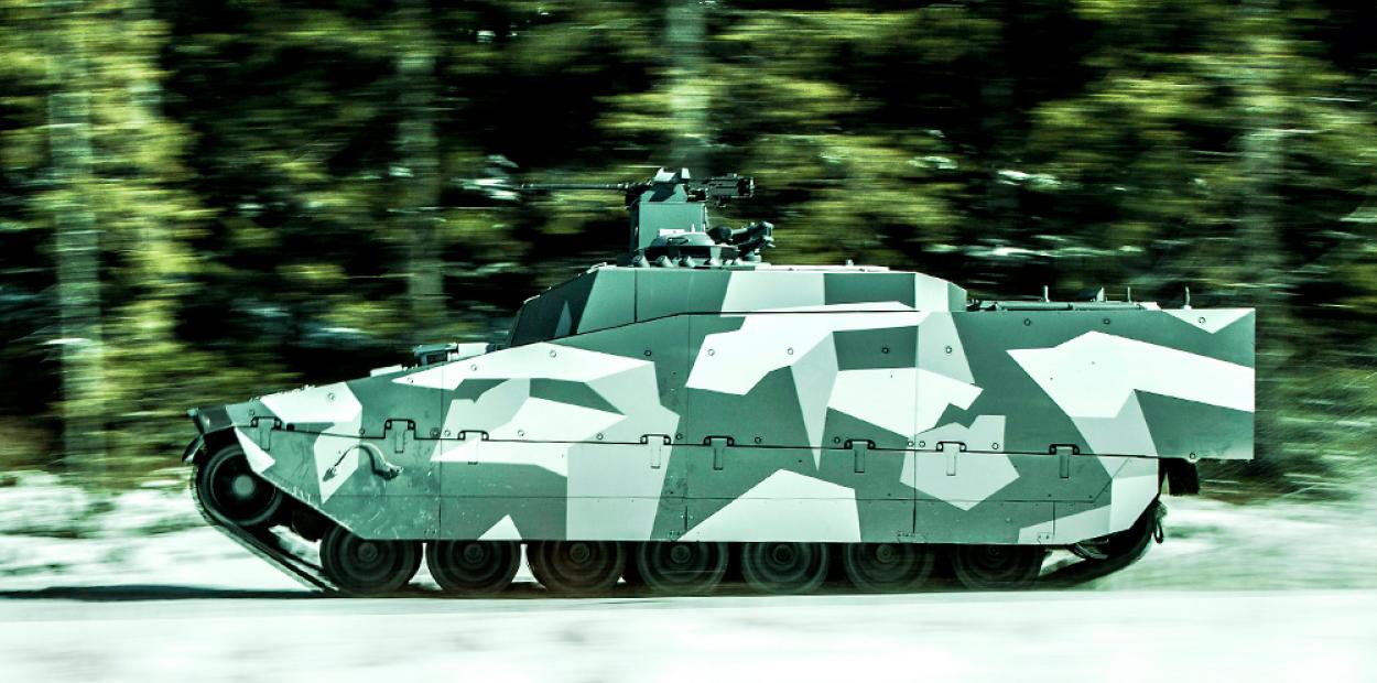 Самый быстрый танк в мире танков. Cv90 Armadillo. Cv90. CV 90 Армадилло. БМП cv90 Armadillo камуфляж.