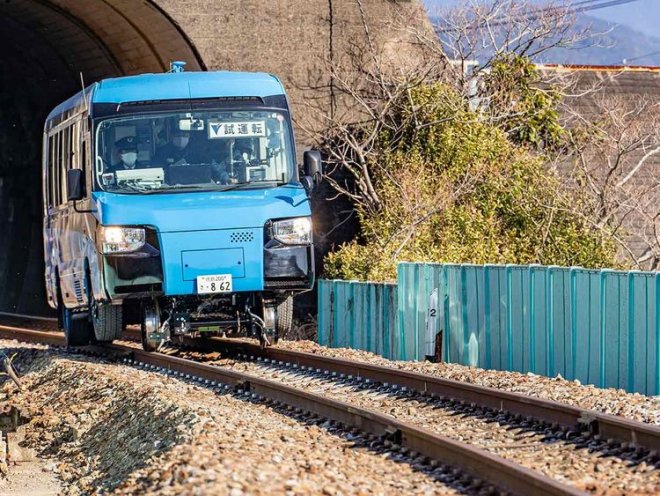 Bus-Train - первое в мире двухрежимное транспортное средство из Японии