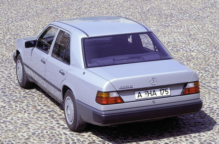 40 лет Mercedes-Benz E-Class W124 Ⅰ фото