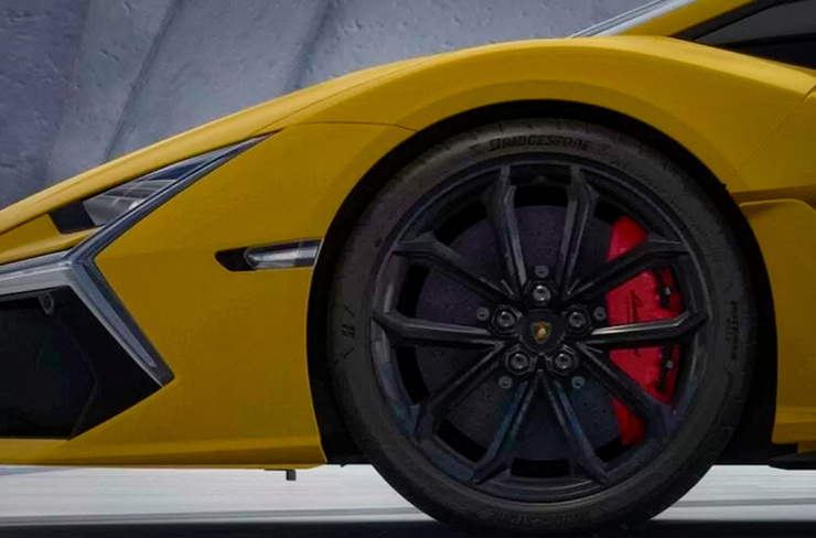 Новейший супергибрид Lamborghini Revuelto можно заказать в России: известна цена