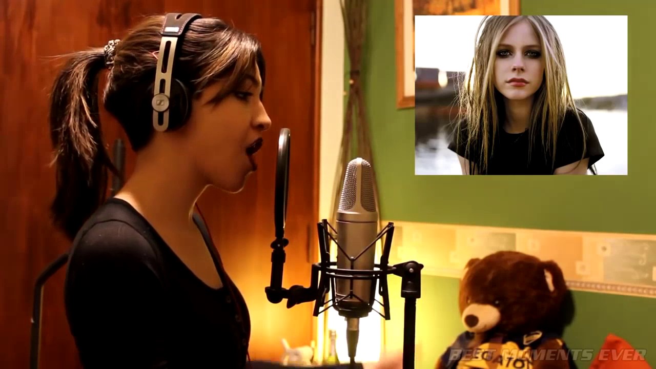 15 voices. Поет разными голосами. Девушка поющая разными голосами. Как она красиво поёт. Голос девочки 15 лет.