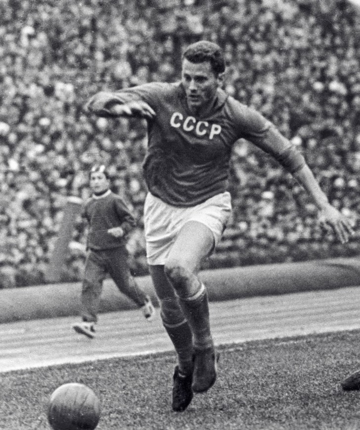 На чем ездили легендарные футболисты СССР (11 фото)