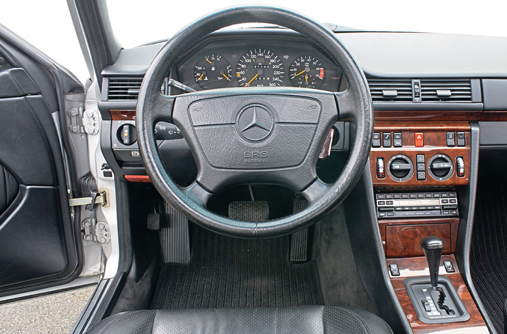 40 лет Mercedes-Benz E-Class W124 Ⅰ фото